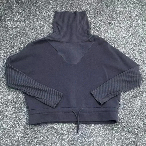 Andrew Marc Sport Cowl/Turtleneck dolman sweatshirt
Drawstring at the waist - Picture 1 of 4